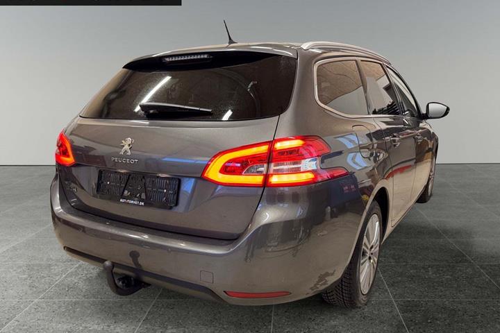 Grå Peugeot 308 fra 2019