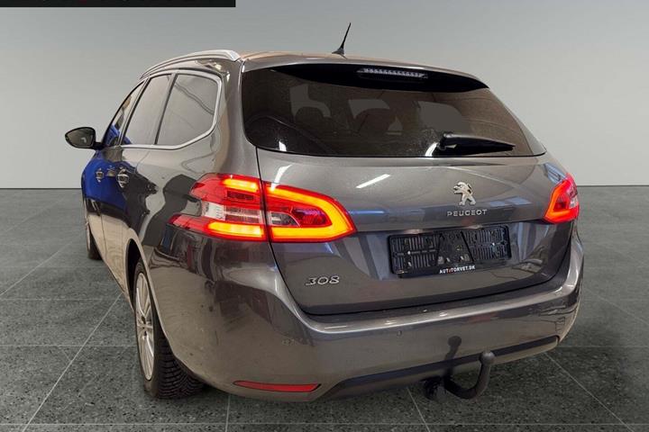 Grå Peugeot 308 fra 2019