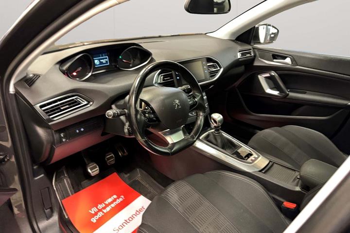 Grå Peugeot 308 fra 2019