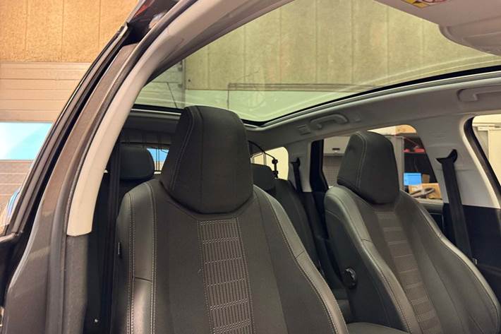 Grå Peugeot 308 fra 2019