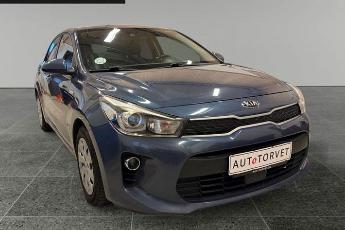Blå Kia Rio fra 2017