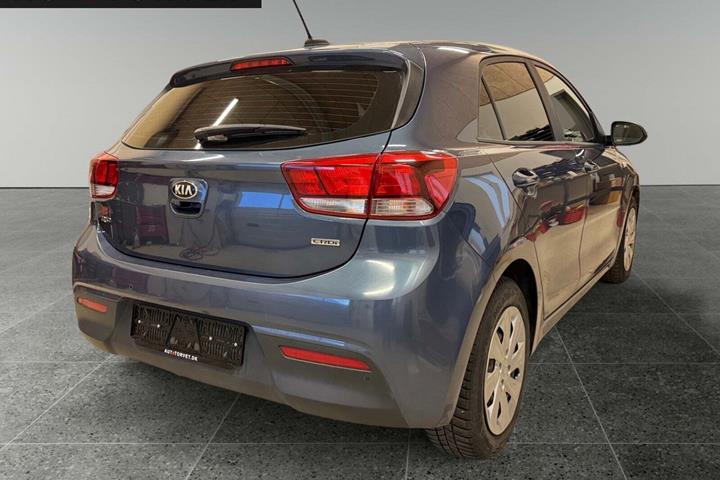 Blå Kia Rio fra 2017