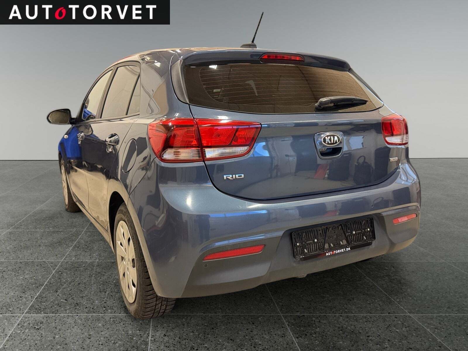 Blå Kia Rio fra 2017