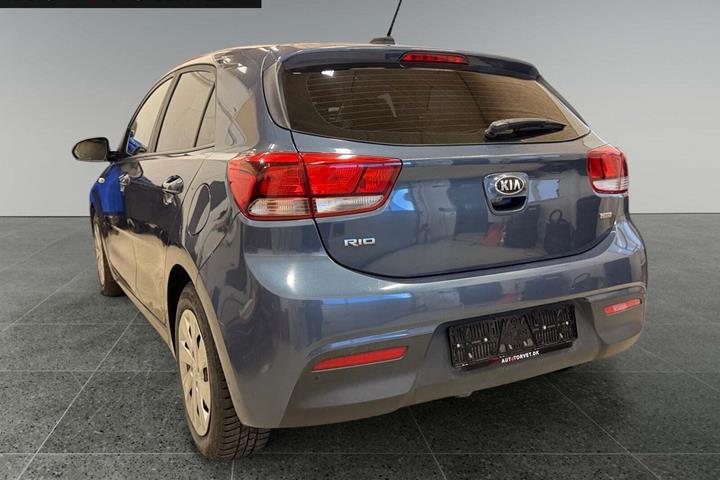 Blå Kia Rio fra 2017