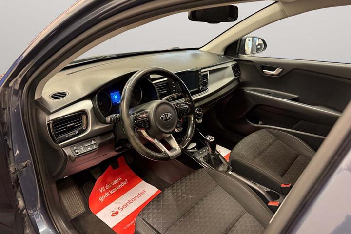 Blå Kia Rio fra 2017