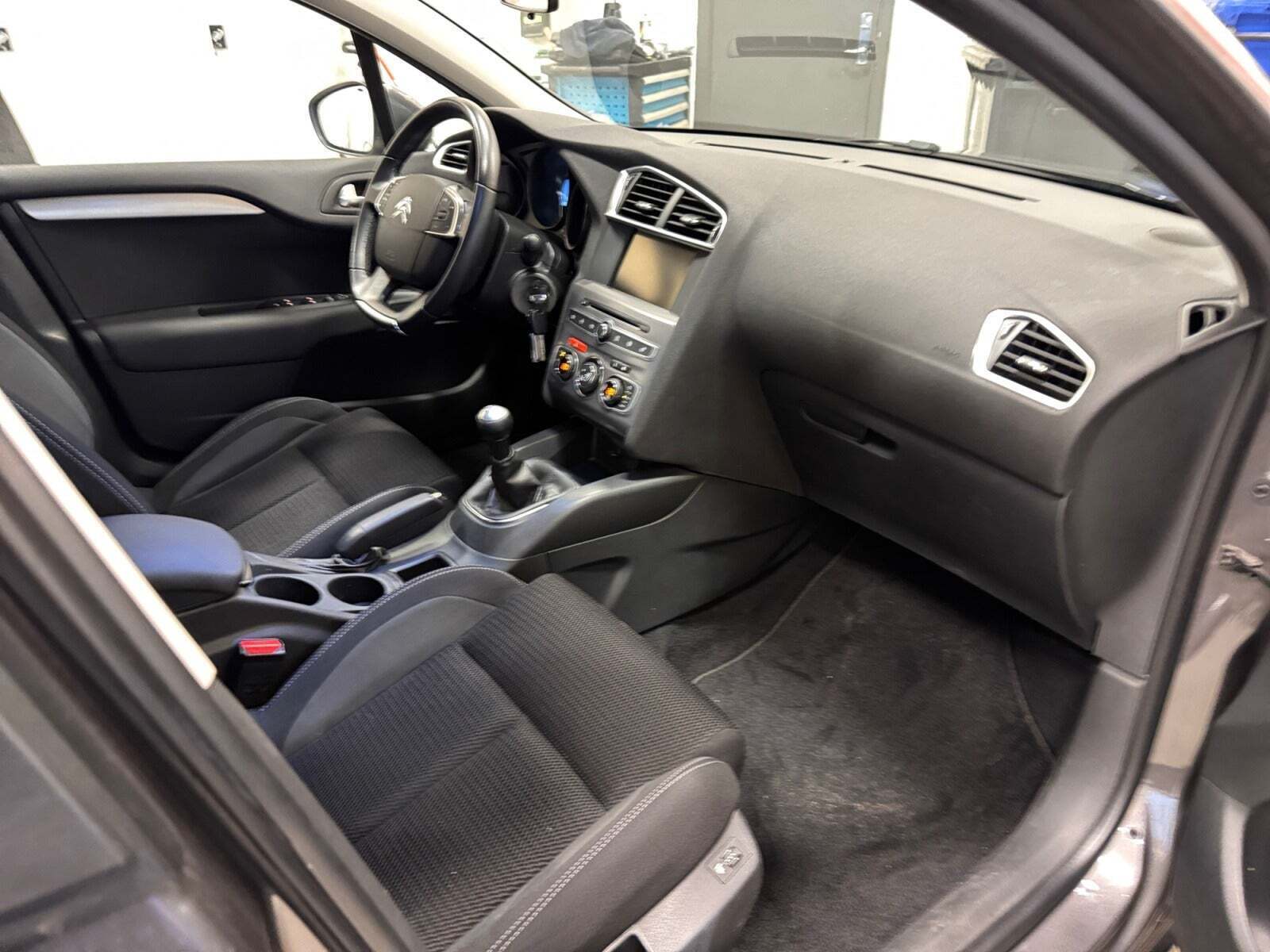 Grå Citroën C4 fra 2017