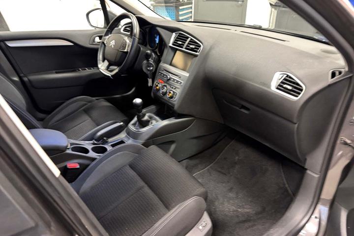 Grå Citroën C4 fra 2017