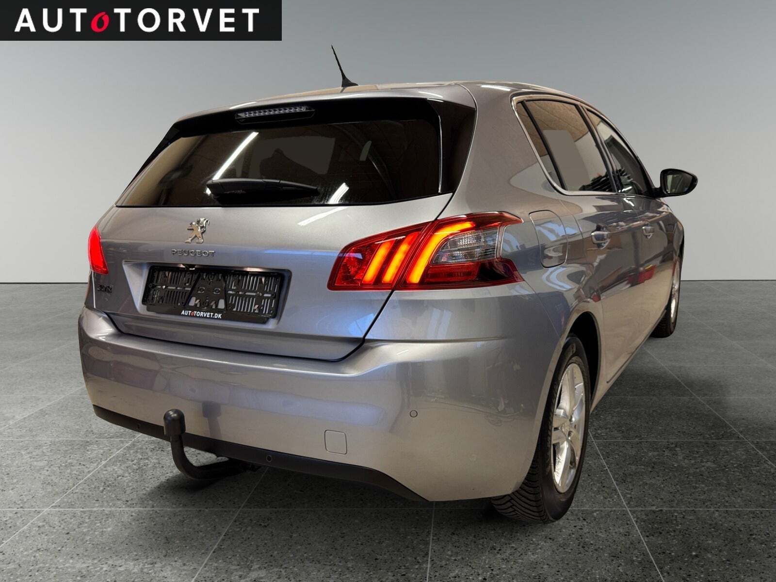 Sølv Peugeot 308 fra 2017