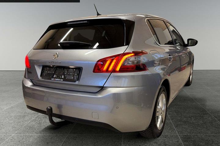 Sølv Peugeot 308 fra 2017