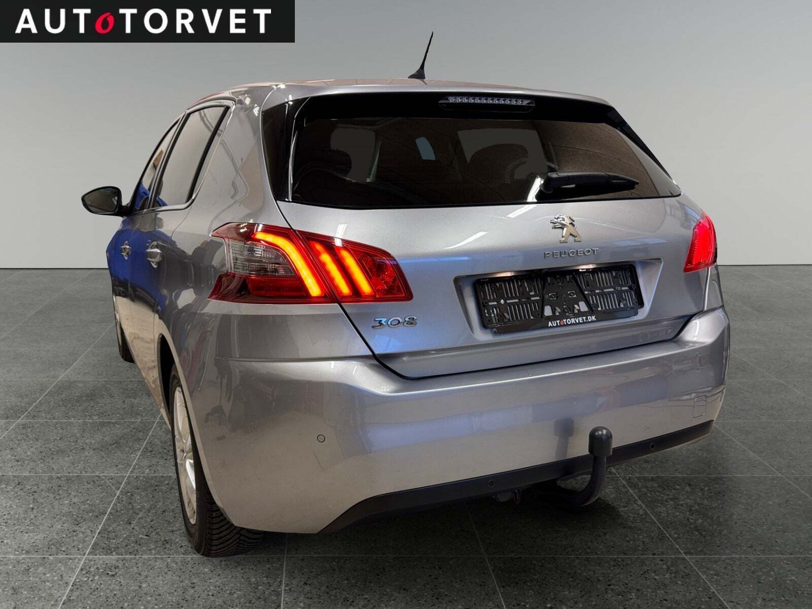 Sølv Peugeot 308 fra 2017