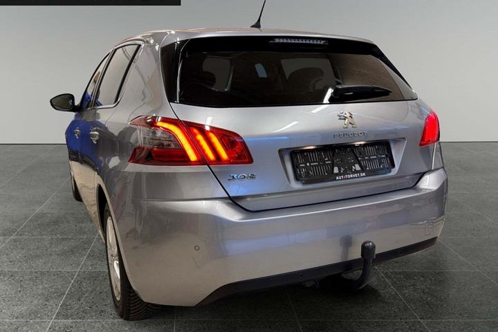 Sølv Peugeot 308 fra 2017
