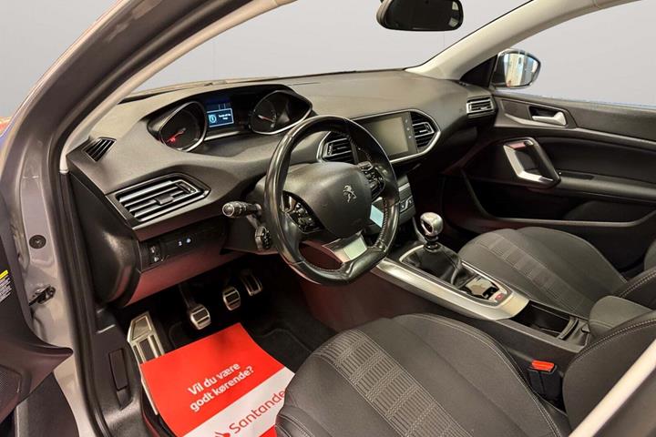 Sølv Peugeot 308 fra 2017