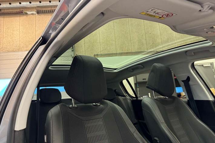 Sølv Peugeot 308 fra 2017