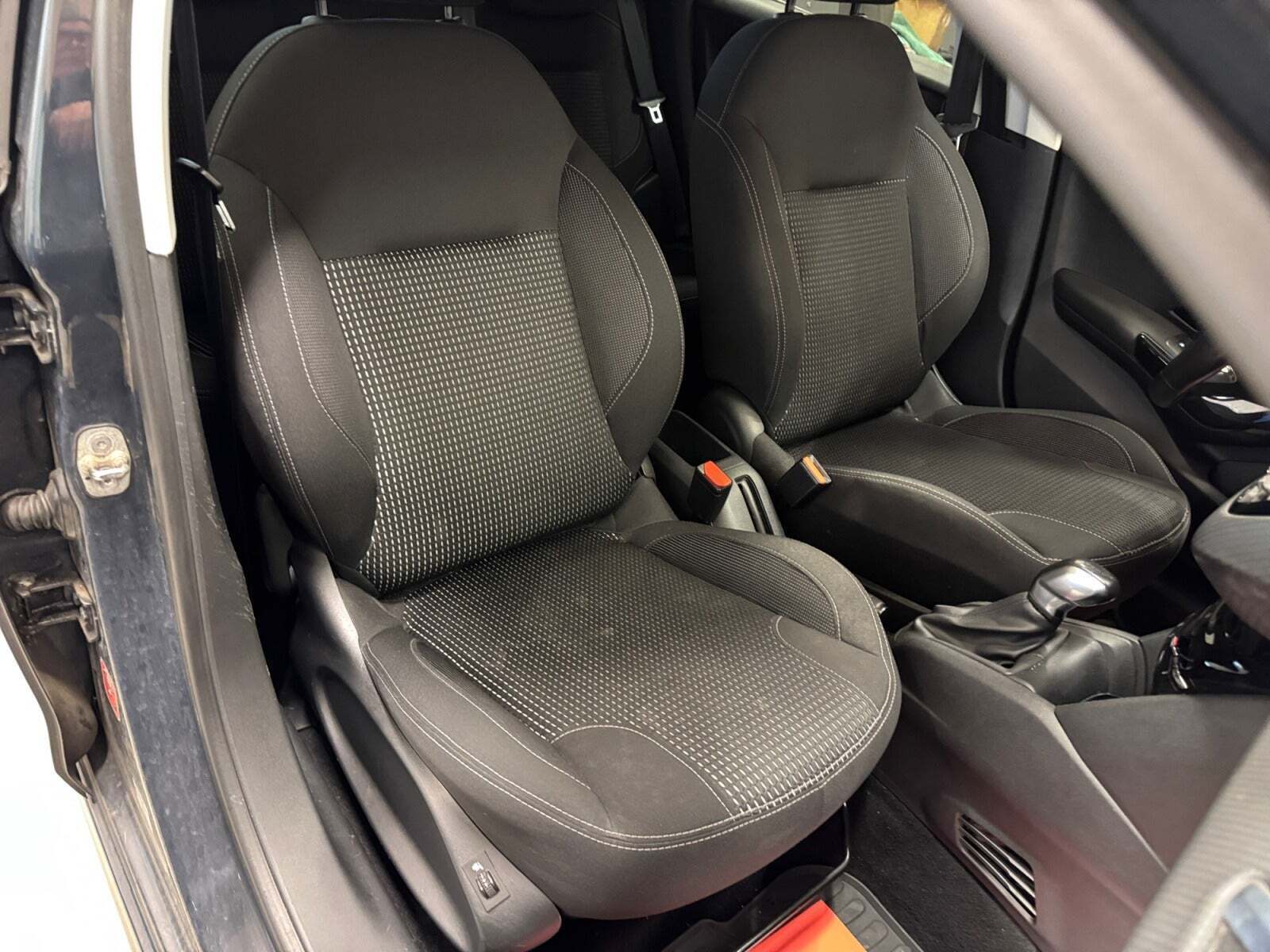 Sort Peugeot 208 fra 2016