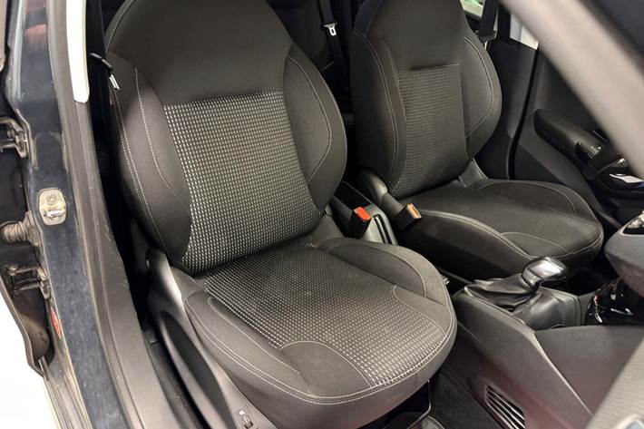 Sort Peugeot 208 fra 2016