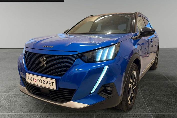 Blå Peugeot e-2008 fra 2020 set udefra