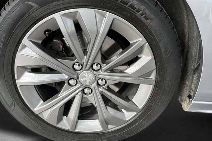 Sølv Peugeot 508 fra 2019