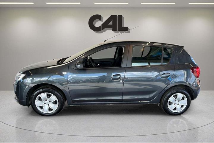 Grå Dacia Sandero fra 2020