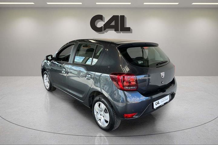 Grå Dacia Sandero fra 2020