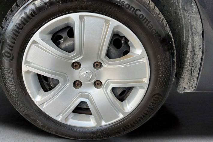 Grå Dacia Sandero fra 2020