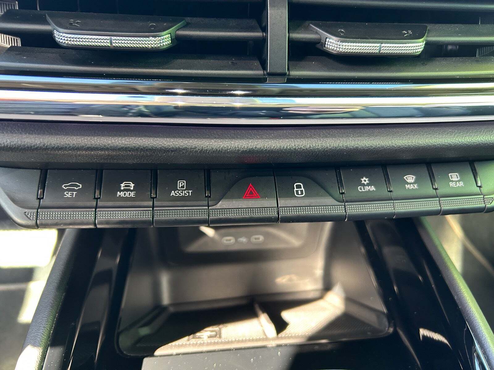 Grå Skoda Enyaq fra 2022