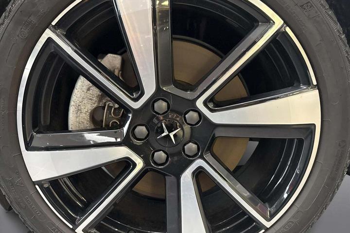 Hvid Polestar 2 fra 2023
