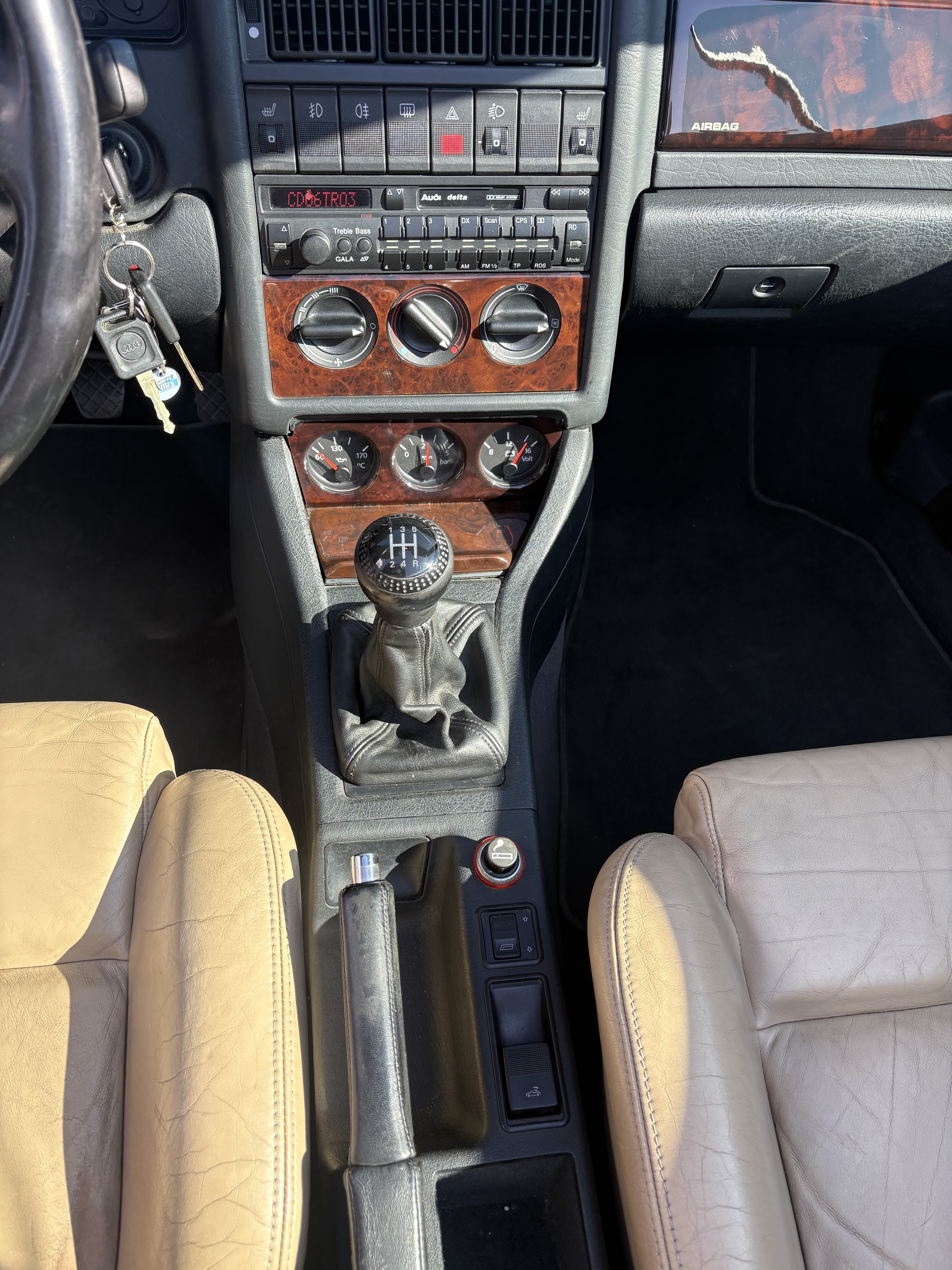 Sort Audi 80 fra 2000