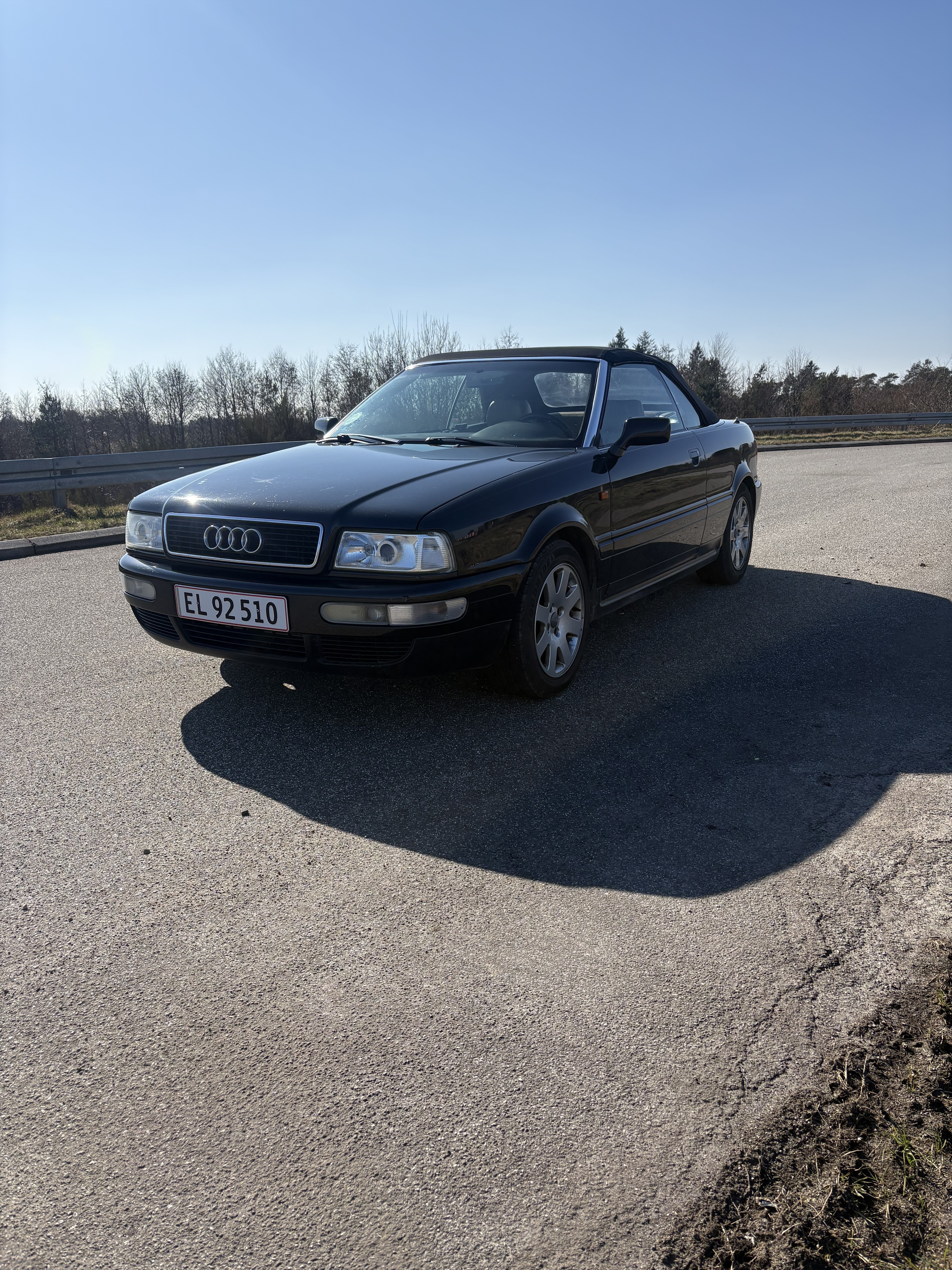 Sort Audi 80 fra 2000