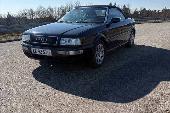 Sort Audi 80 fra 2000