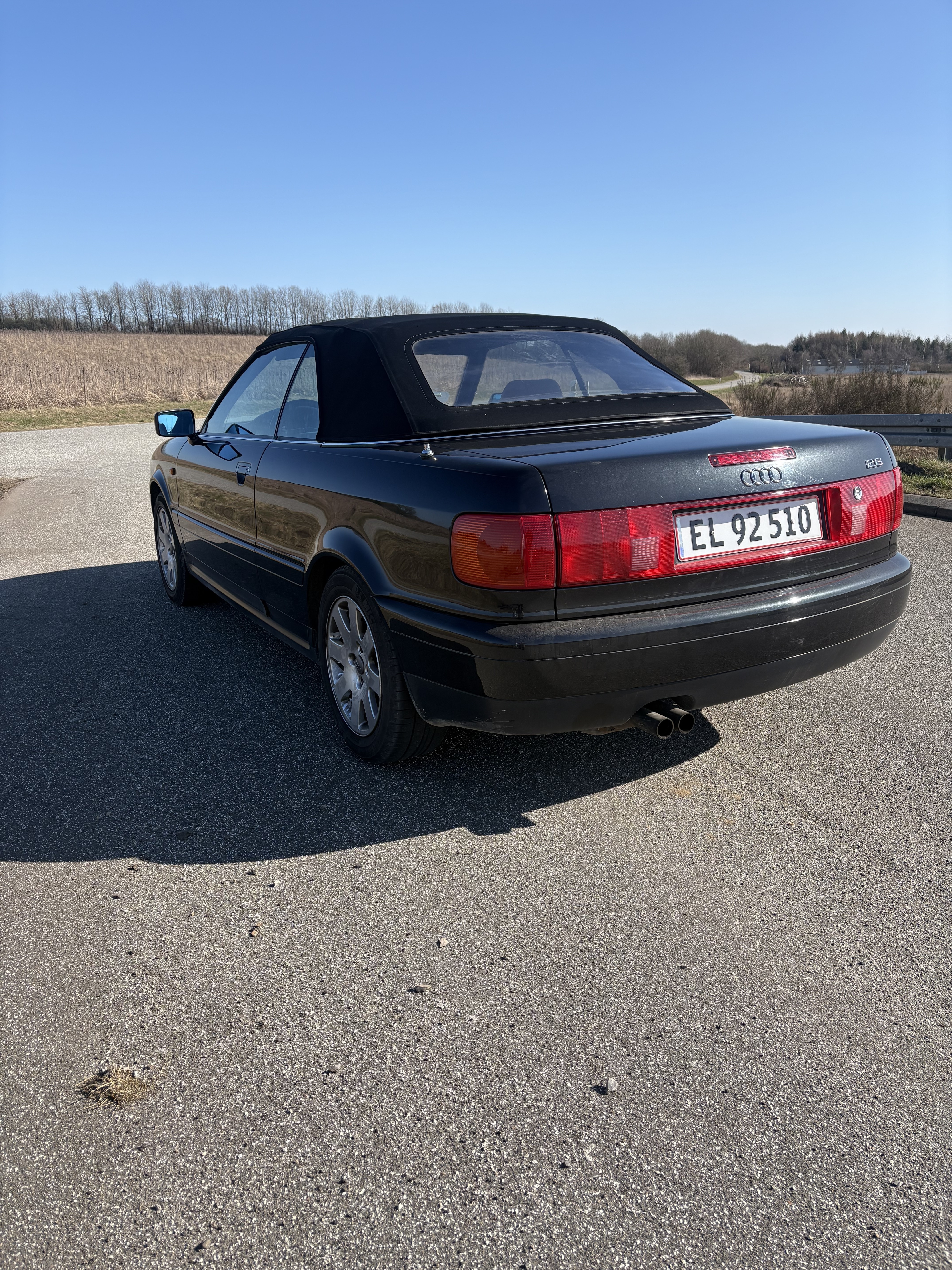 Sort Audi 80 fra 2000
