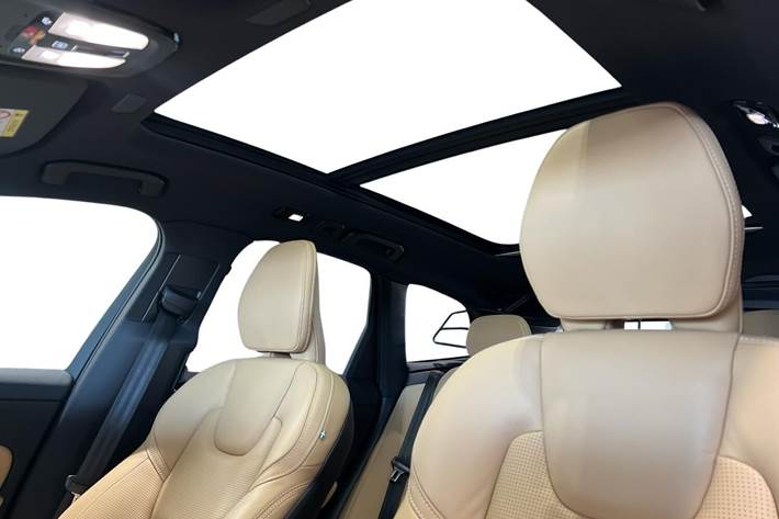 Hvid Volvo XC60 fra 2024