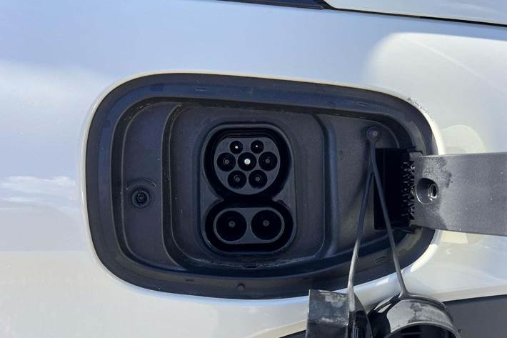 Hvid BYD Dolphin fra 2023