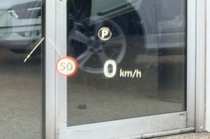 Grå Jaguar E-Pace fra 2018