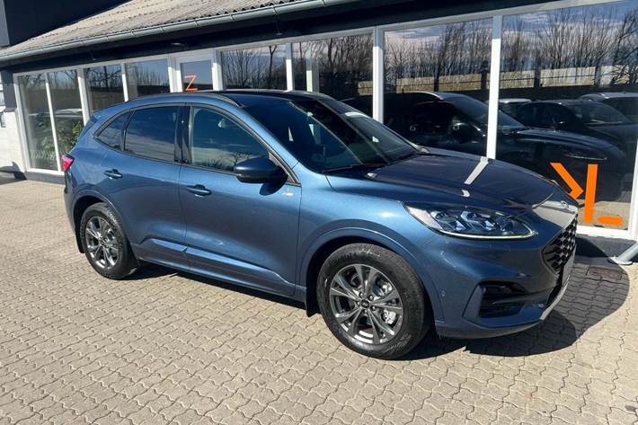 Blå Ford Kuga fra 2020