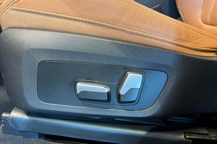 Grå BMW iX3 fra 2022