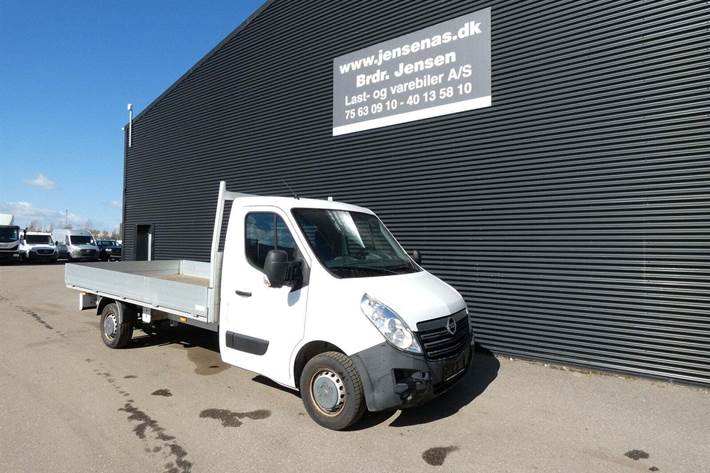 Hvid Opel Movano fra 2019