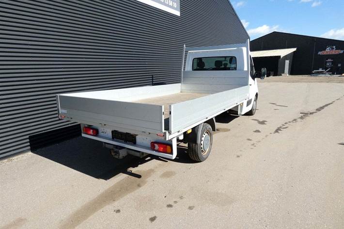 Hvid Opel Movano fra 2019