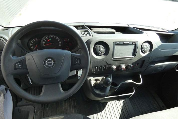 Hvid Opel Movano fra 2019