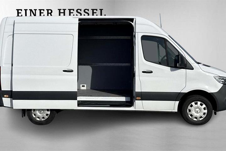 Hvid Mercedes Sprinter 317 fra 2023