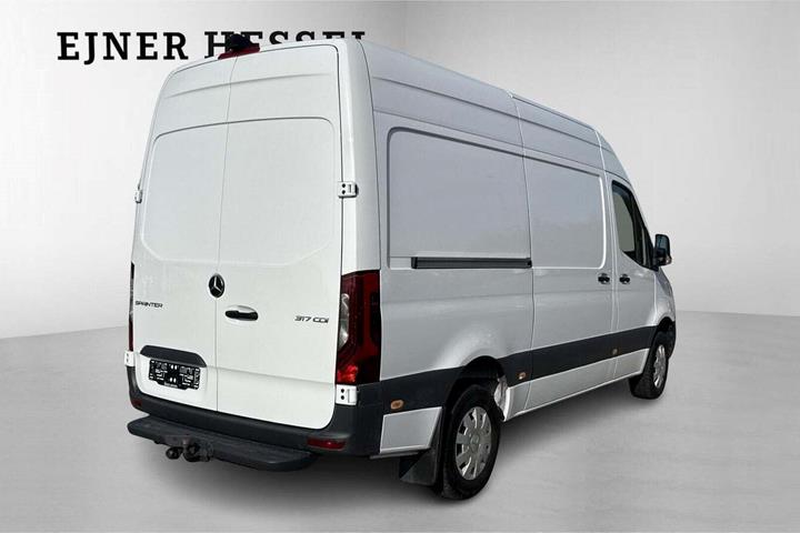 Hvid Mercedes Sprinter 317 fra 2023