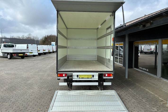 Hvid Renault Master V T35 fra 2025