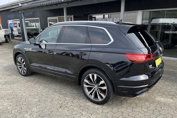 Sort VW Touareg fra 2020