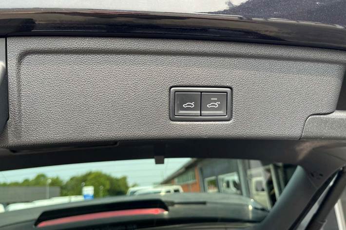 Sort VW Touareg fra 2020