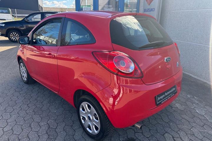 Rød Ford Ka fra 2015