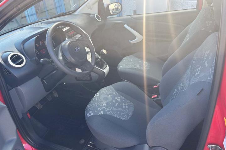 Rød Ford Ka fra 2015