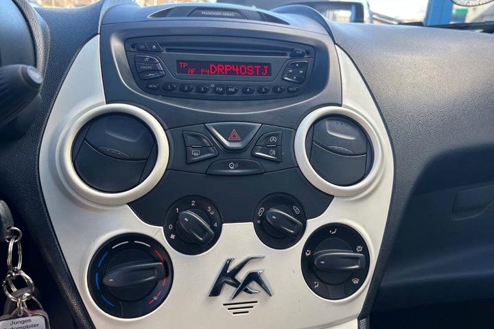 Rød Ford Ka fra 2015