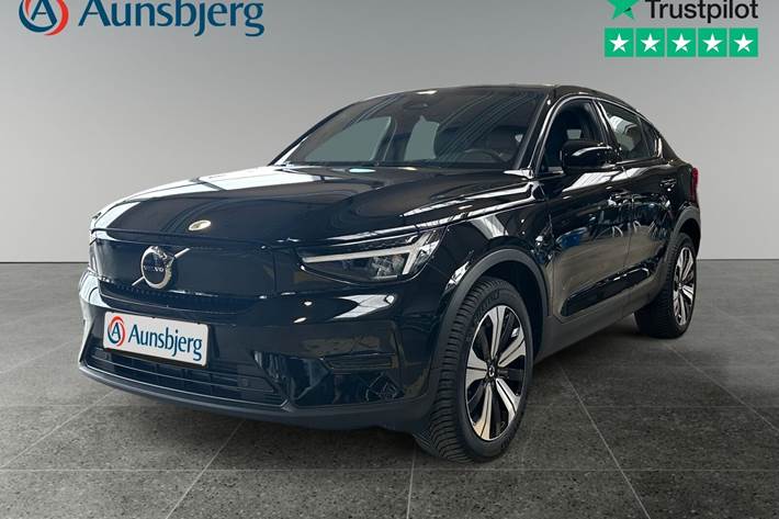 Sort Volvo C40 fra 2023 set udefra