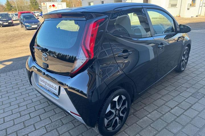 Sort Toyota Aygo fra 2018