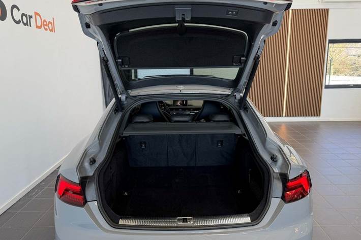 Grå Audi RS5 fra 2019