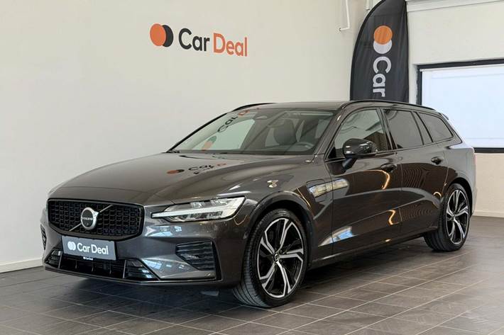 Grå Volvo V60 fra 2023